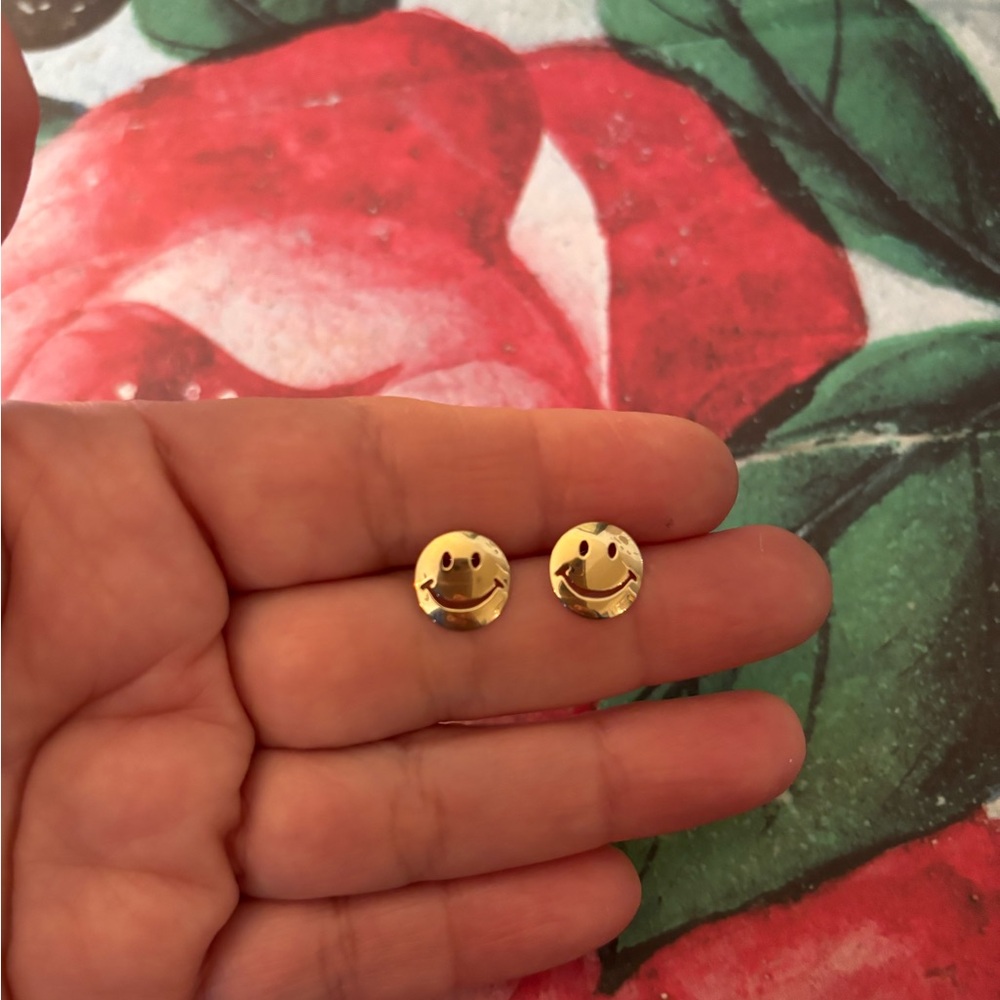 14K Yellow Gold Smiley Face Stud Earrings - Vintage Gold Design